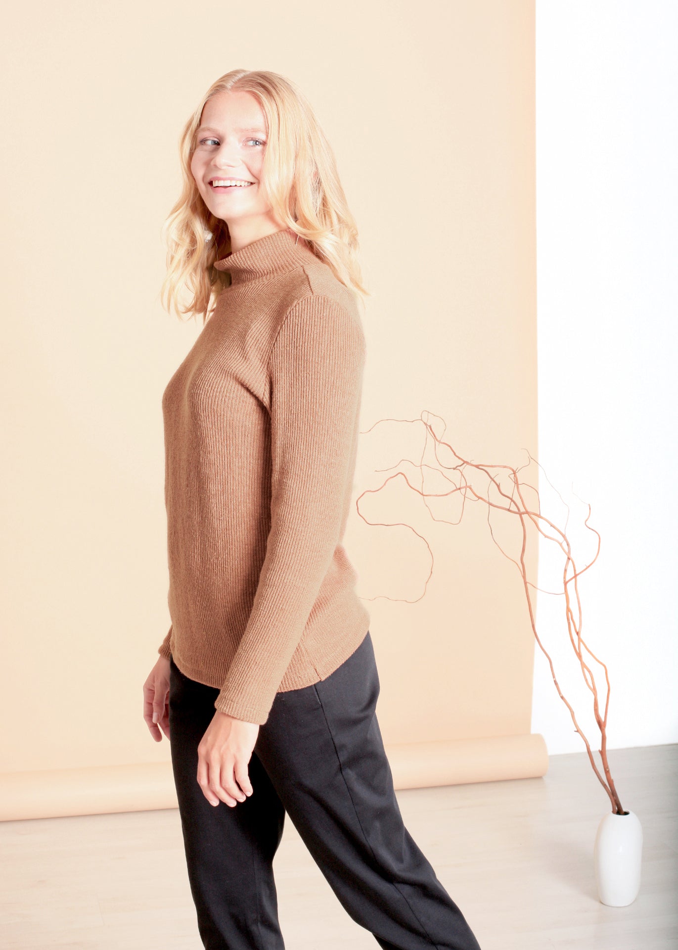 Park - Turtleneck Sweater in Brown - 100% true hemp / 100 % Hanf