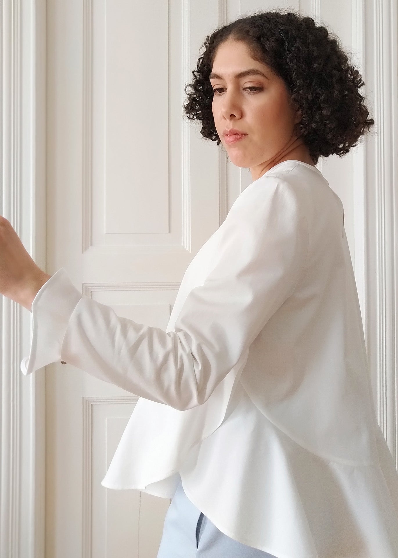 Mara – Long Sleeves Ruffles Top in White - 100% Cotton (organic) / 100 % Baumwolle (Bio)