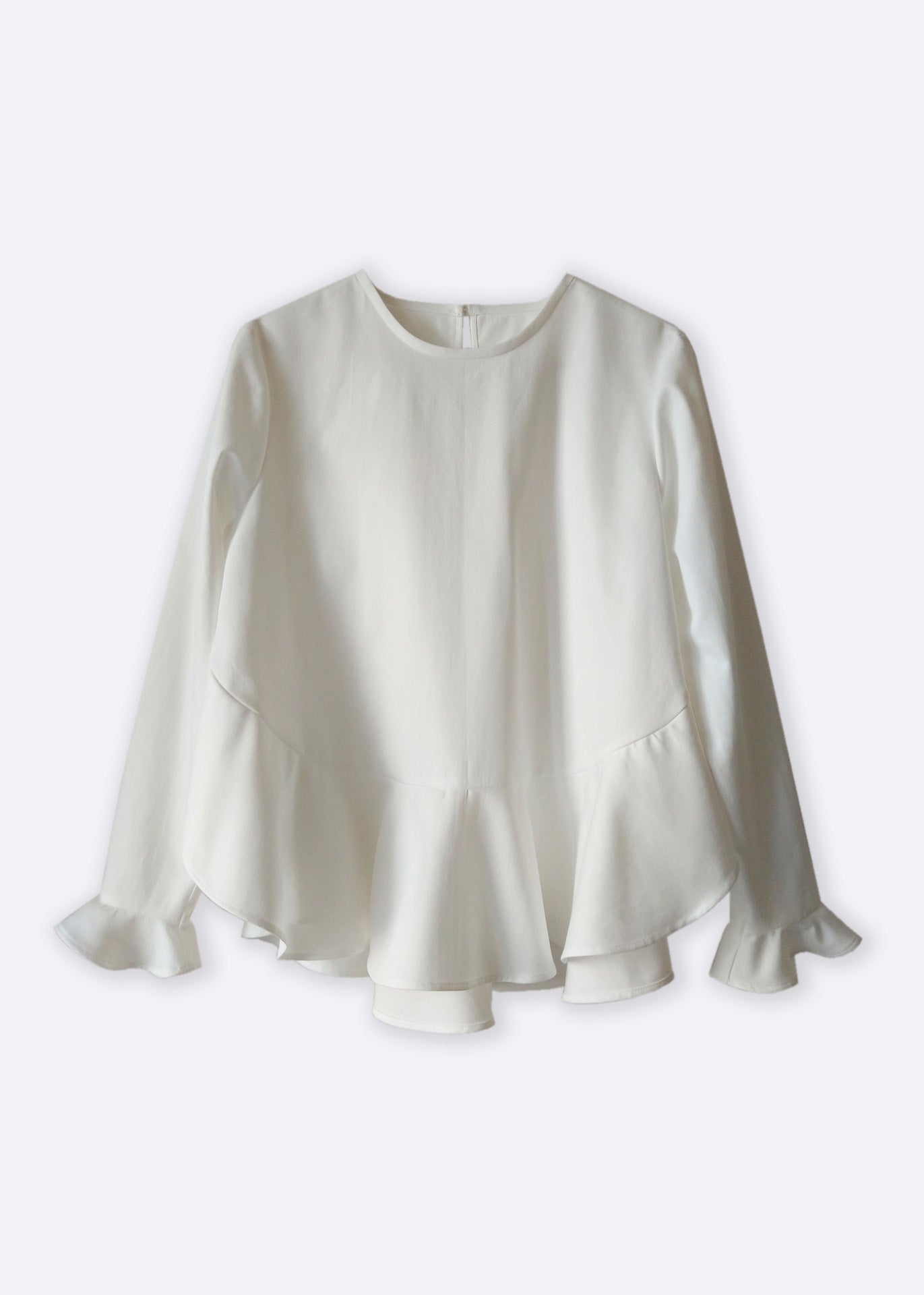Mara – Long Sleeves Ruffles Top in White - 100% Cotton (organic) / 100 % Baumwolle (Bio)